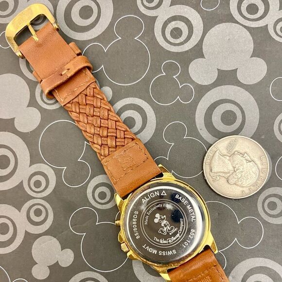 Vintage Disney Pocahontas Musical Swiss Quartz Watch Plays “Colors of the Wind” main image 7